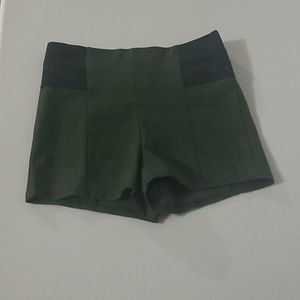 Papaya size small hunter green shorts